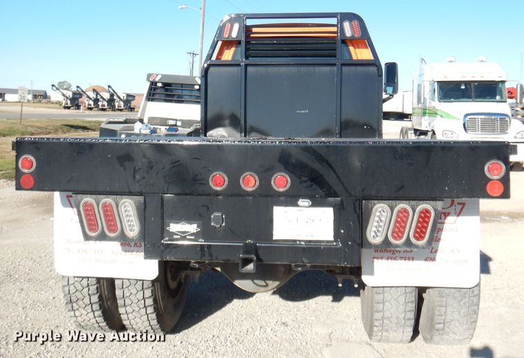 image for item DK3057 2005 GMC C7500  Crew Cab flatbed truck