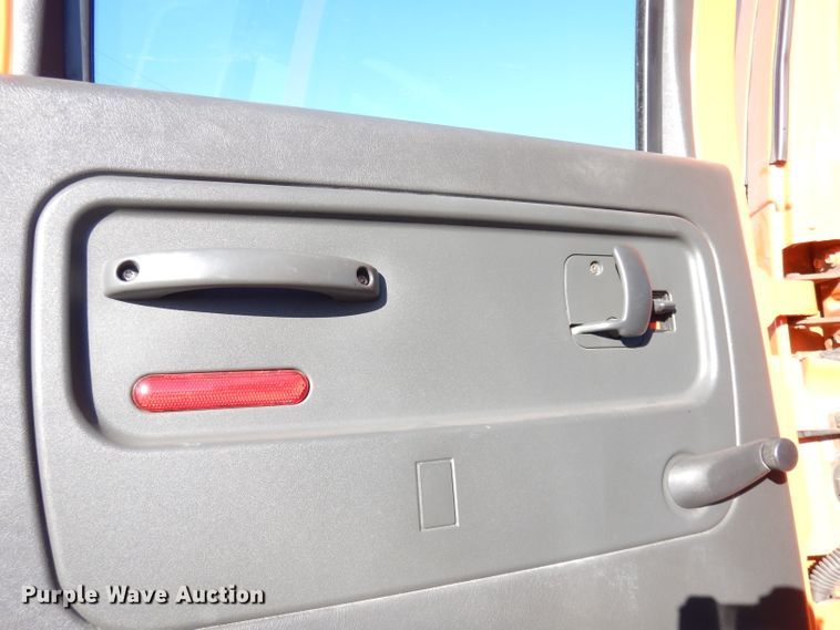 image for item DK3057 2005 GMC C7500  Crew Cab flatbed truck