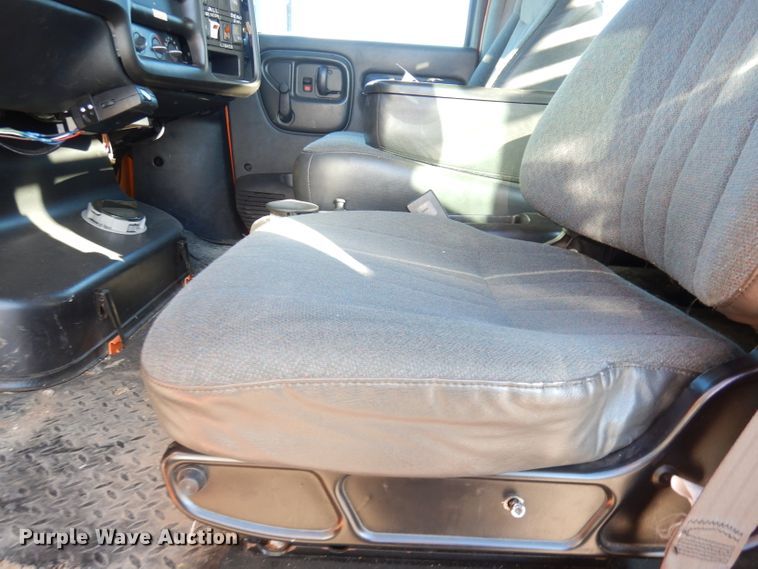 image for item DK3057 2005 GMC C7500  Crew Cab flatbed truck