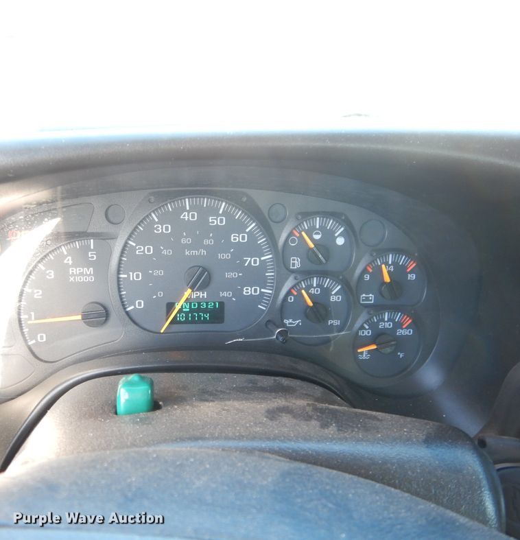 image for item DK3057 2005 GMC C7500  Crew Cab flatbed truck