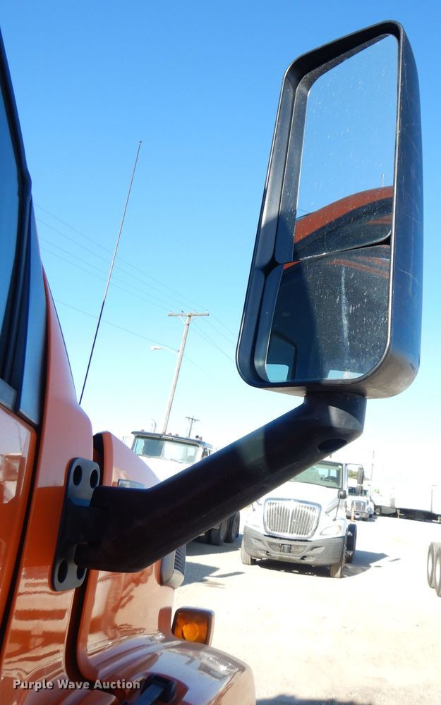 image for item DK3057 2005 GMC C7500  Crew Cab flatbed truck