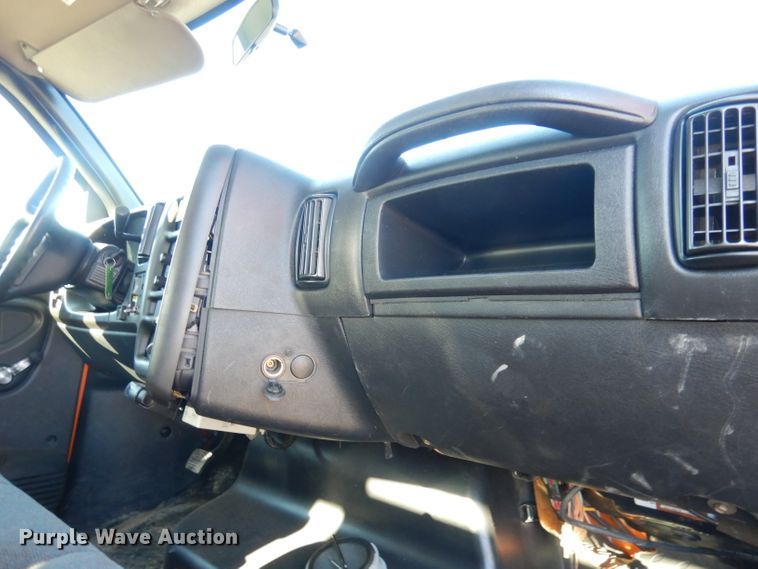 image for item DK3057 2005 GMC C7500  Crew Cab flatbed truck