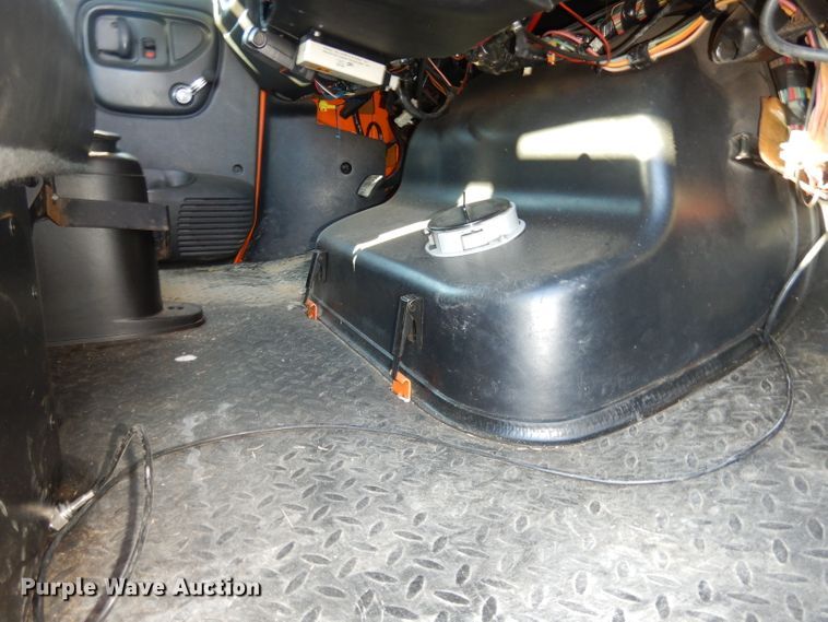 image for item DK3057 2005 GMC C7500  Crew Cab flatbed truck