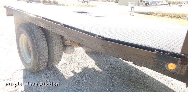 image for item DK3057 2005 GMC C7500  Crew Cab flatbed truck