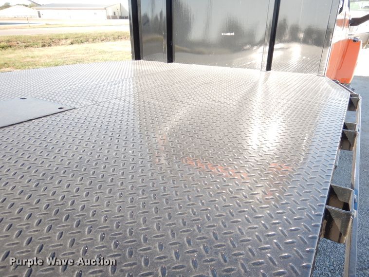 image for item DK3057 2005 GMC C7500  Crew Cab flatbed truck