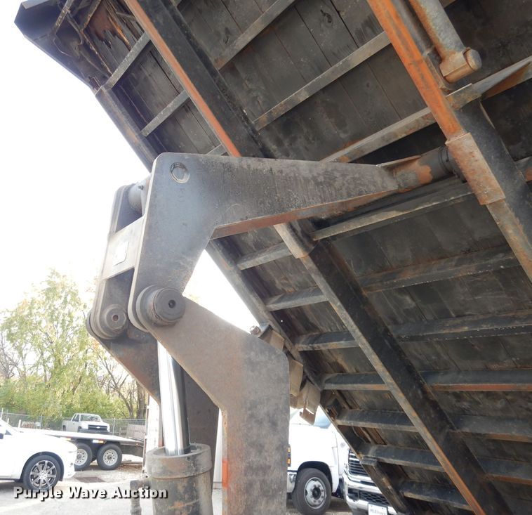 image for item DK3075 2007 Chevrolet C5500  dump flatbed truck