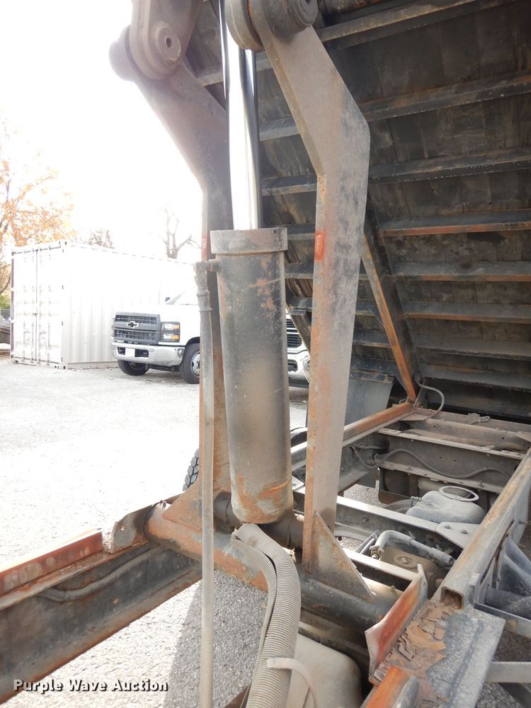 image for item DK3075 2007 Chevrolet C5500  dump flatbed truck