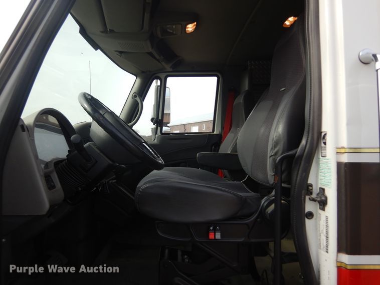 image for item DK3274 2009 International 4300  truck cab and chassis