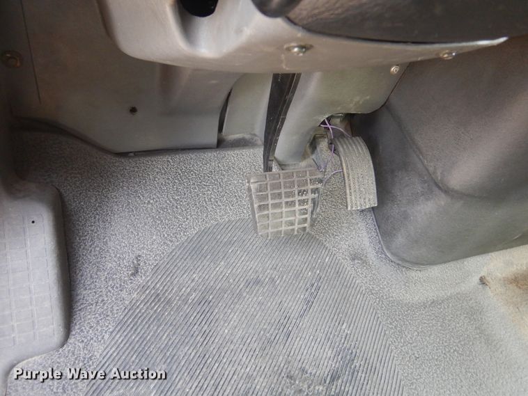 image for item DK3274 2009 International 4300  truck cab and chassis