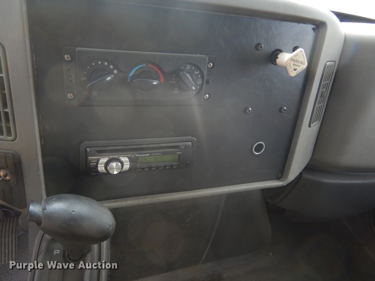 image for item DK3274 2009 International 4300  truck cab and chassis