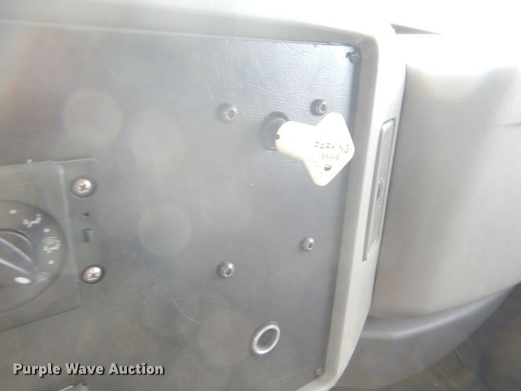 image for item DK3274 2009 International 4300  truck cab and chassis