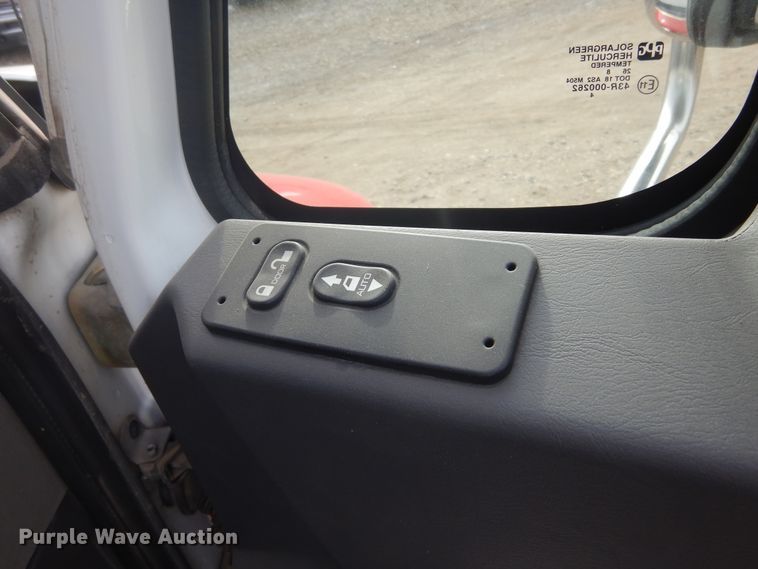 image for item DK3274 2009 International 4300  truck cab and chassis