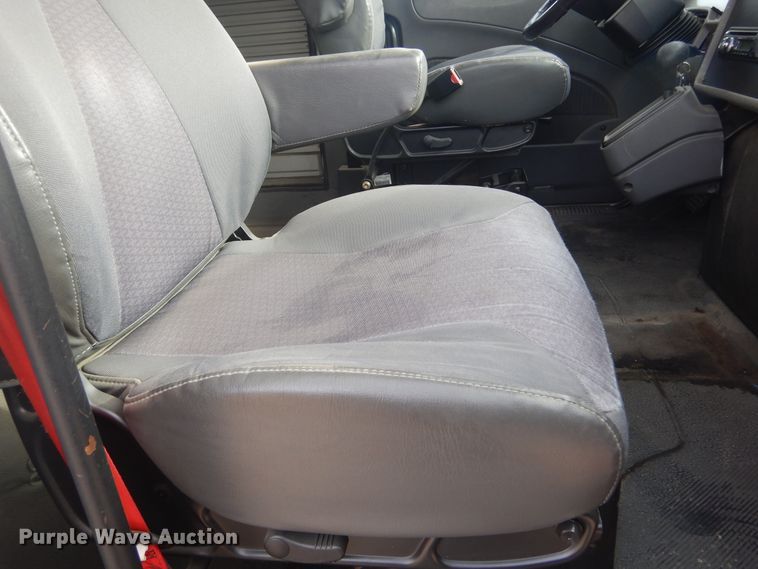 image for item DK3274 2009 International 4300  truck cab and chassis