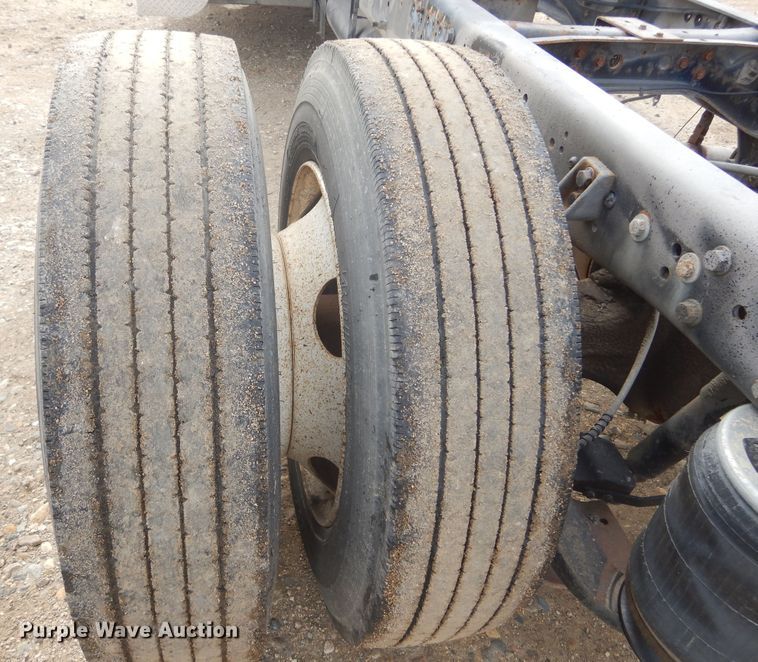 image for item DK3274 2009 International 4300  truck cab and chassis