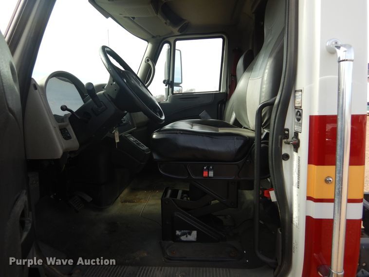 image for item DK3276 2009 International 4300  truck cab and chassis