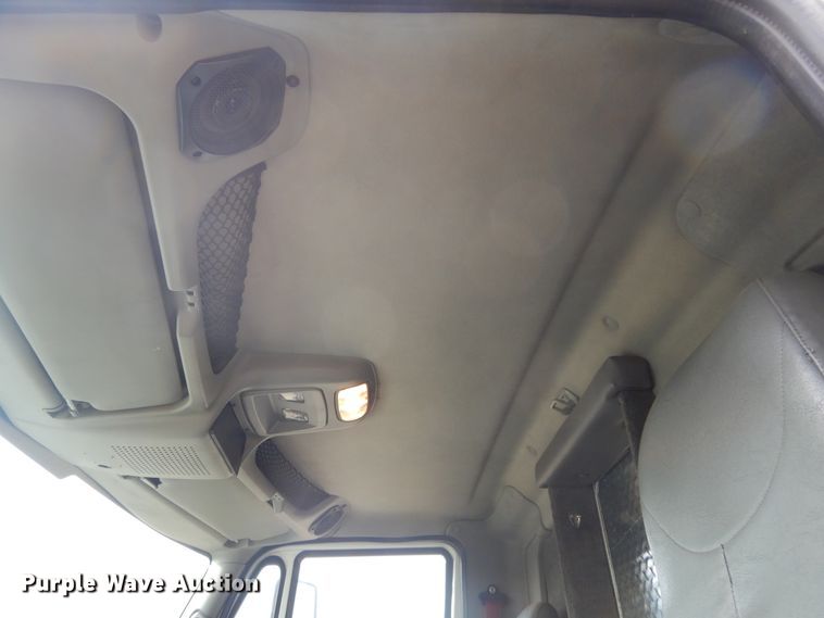 image for item DK3276 2009 International 4300  truck cab and chassis