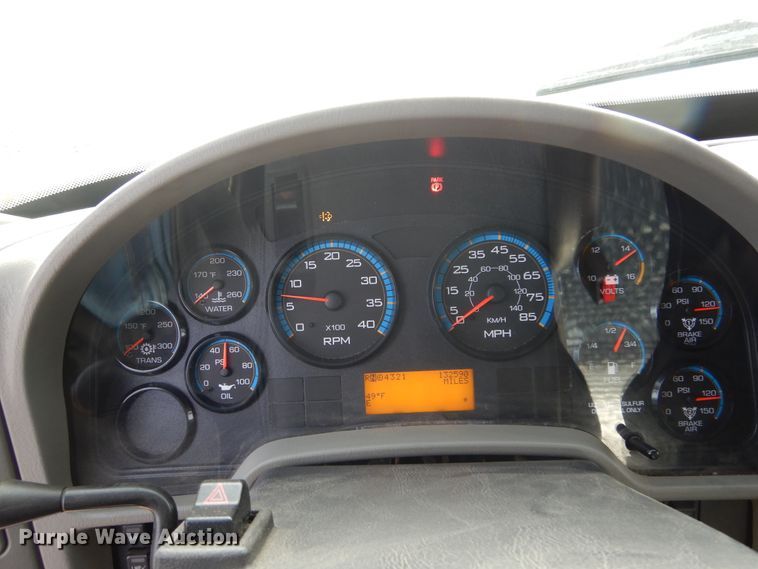 image for item DK3276 2009 International 4300  truck cab and chassis