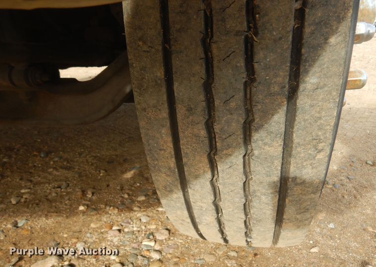 image for item DK3276 2009 International 4300  truck cab and chassis