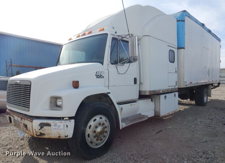 image for item DK8683 2000 Freightliner FL70  box truck