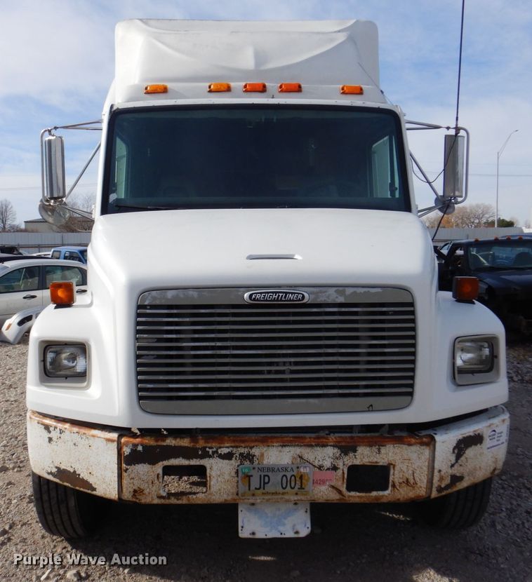 image for item DK8683 2000 Freightliner FL70  box truck