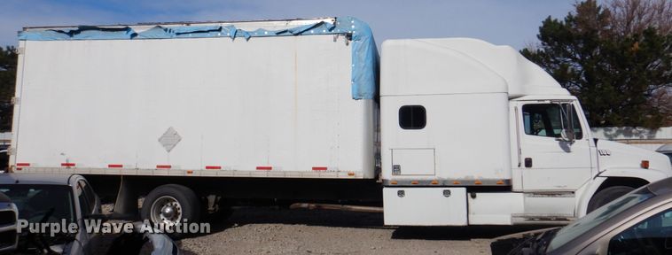 image for item DK8683 2000 Freightliner FL70  box truck