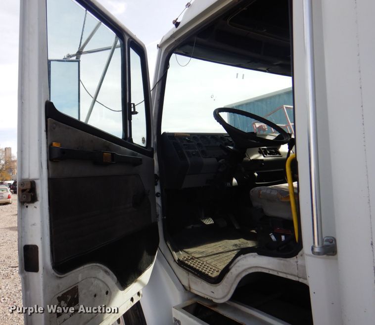 image for item DK8683 2000 Freightliner FL70  box truck