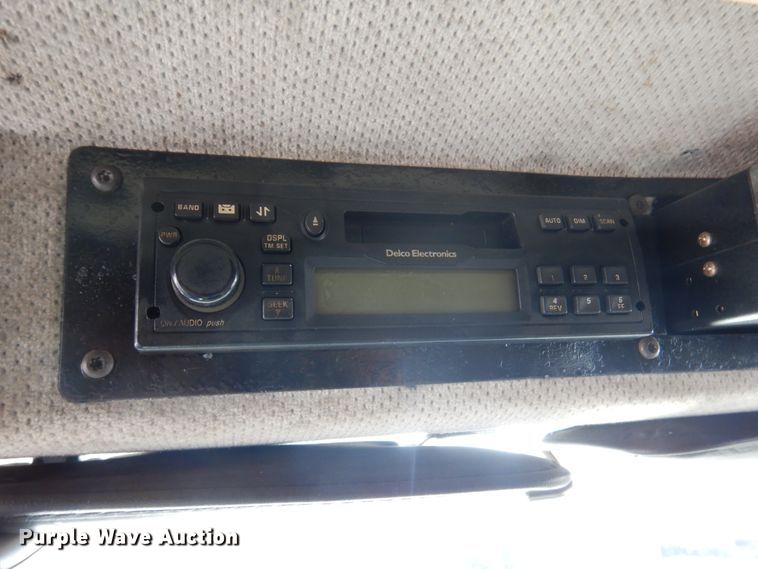 image for item DK8683 2000 Freightliner FL70  box truck