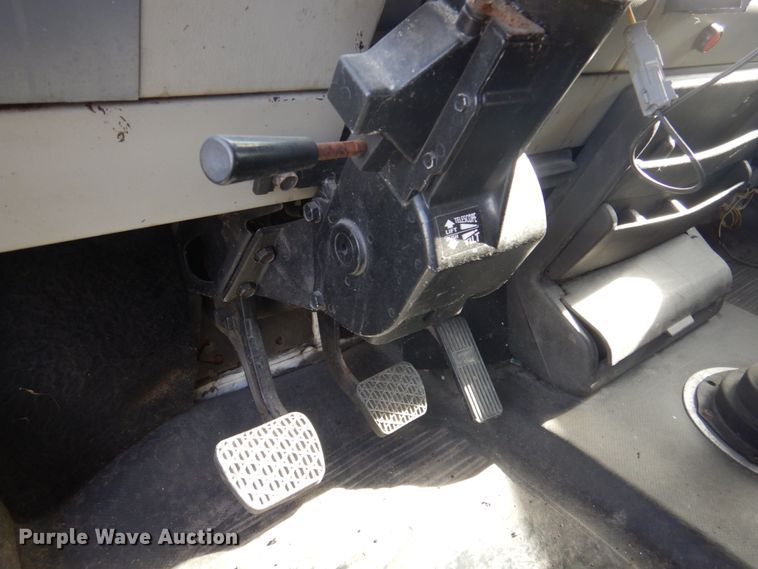 image for item DK8683 2000 Freightliner FL70  box truck