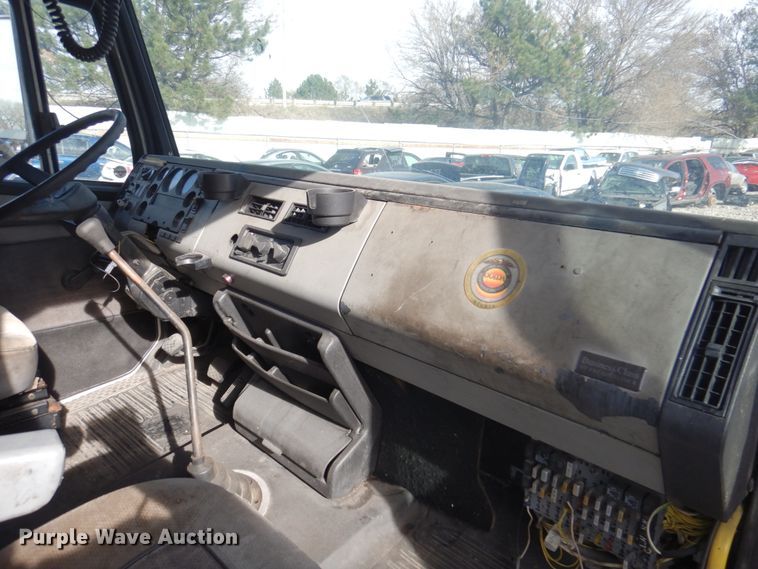 image for item DK8683 2000 Freightliner FL70  box truck