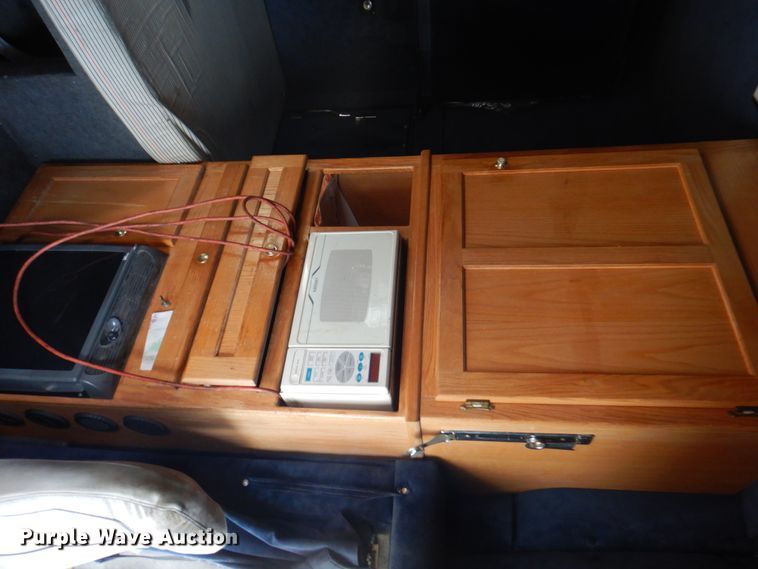 image for item DK8683 2000 Freightliner FL70  box truck