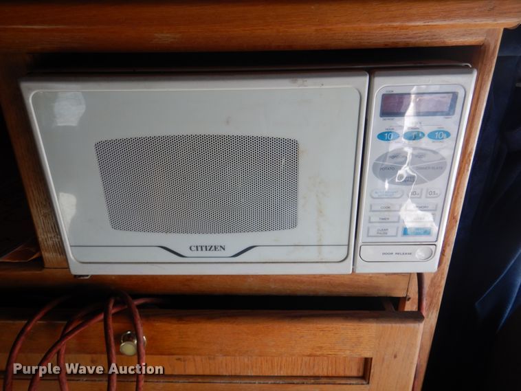 image for item DK8683 2000 Freightliner FL70  box truck