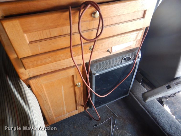 image for item DK8683 2000 Freightliner FL70  box truck