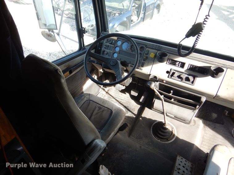 image for item DK8683 2000 Freightliner FL70  box truck