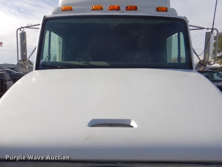 image for item DK8683 2000 Freightliner FL70  box truck