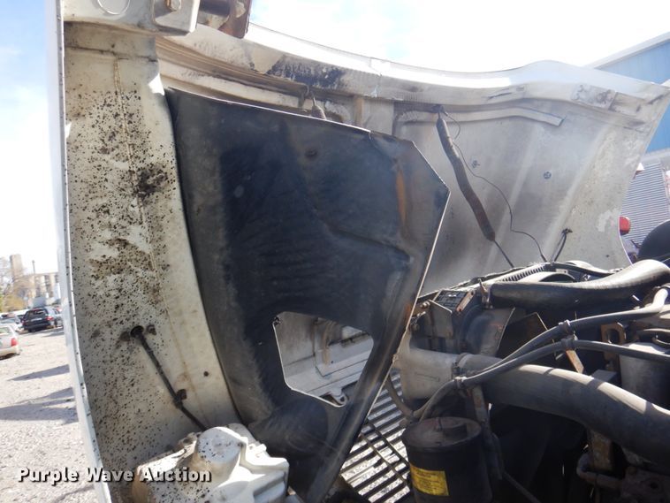 image for item DK8683 2000 Freightliner FL70  box truck