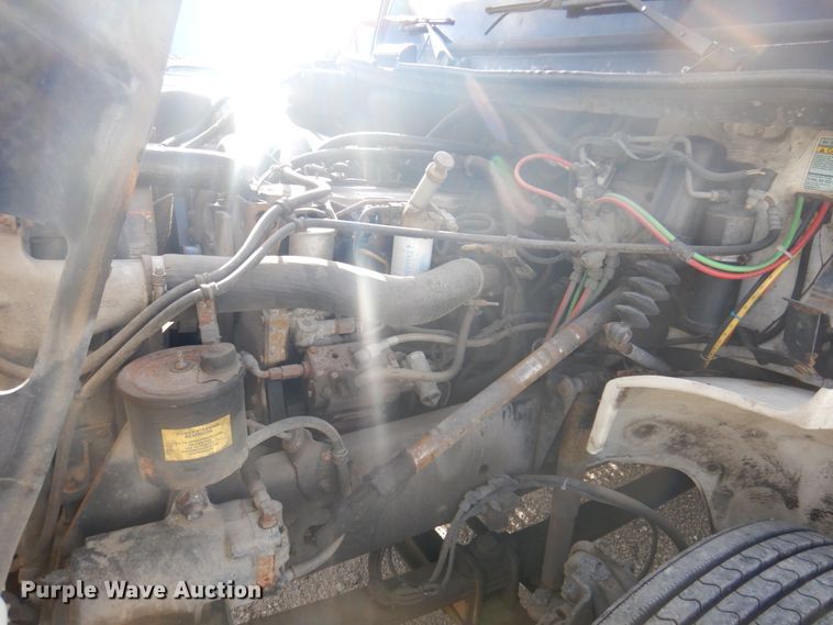 image for item DK8683 2000 Freightliner FL70  box truck