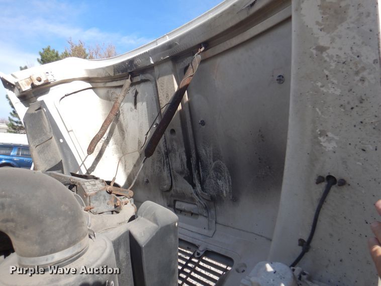 image for item DK8683 2000 Freightliner FL70  box truck