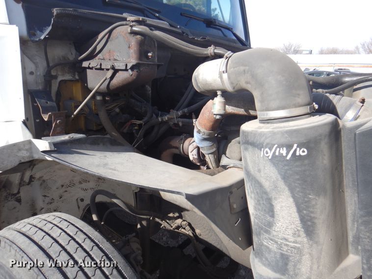 image for item DK8683 2000 Freightliner FL70  box truck