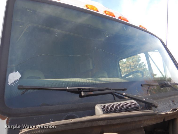 image for item DK8683 2000 Freightliner FL70  box truck