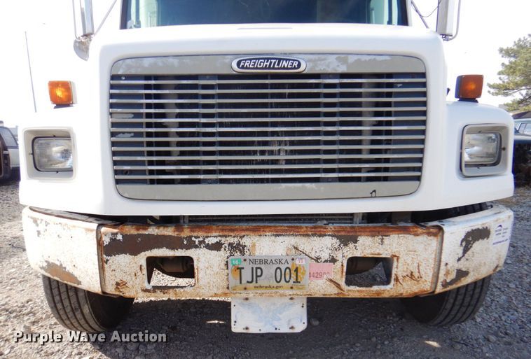 image for item DK8683 2000 Freightliner FL70  box truck