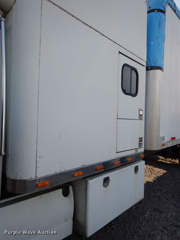 image for item DK8683 2000 Freightliner FL70  box truck