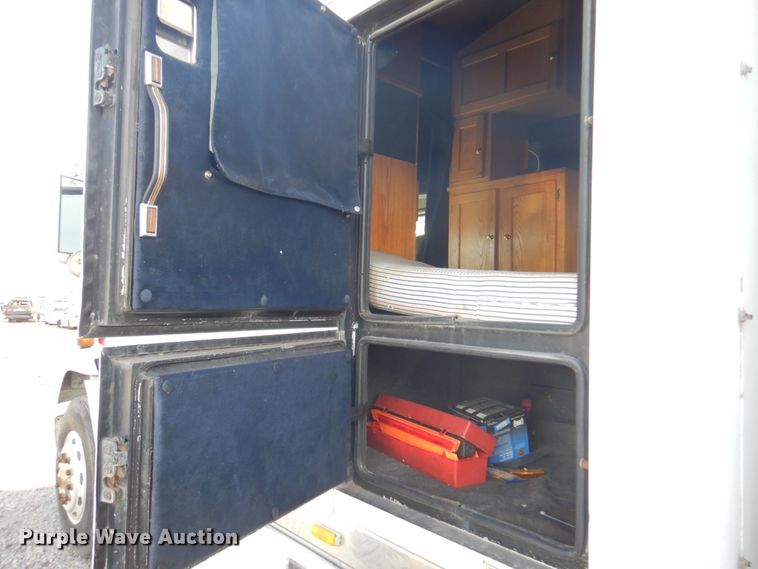 image for item DK8683 2000 Freightliner FL70  box truck