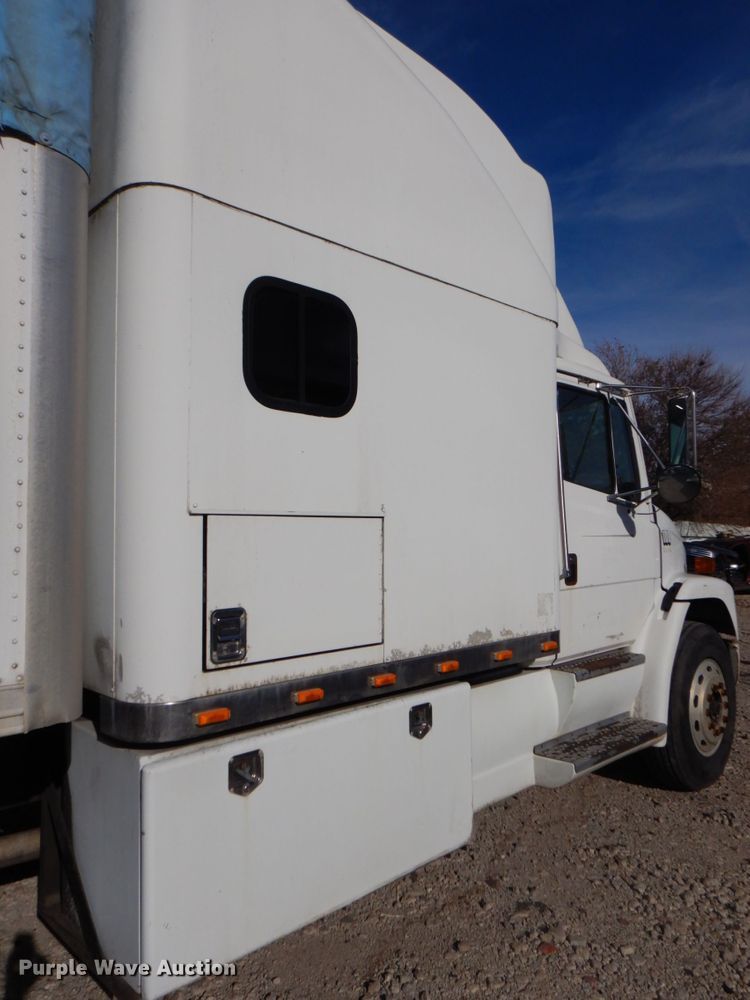 image for item DK8683 2000 Freightliner FL70  box truck