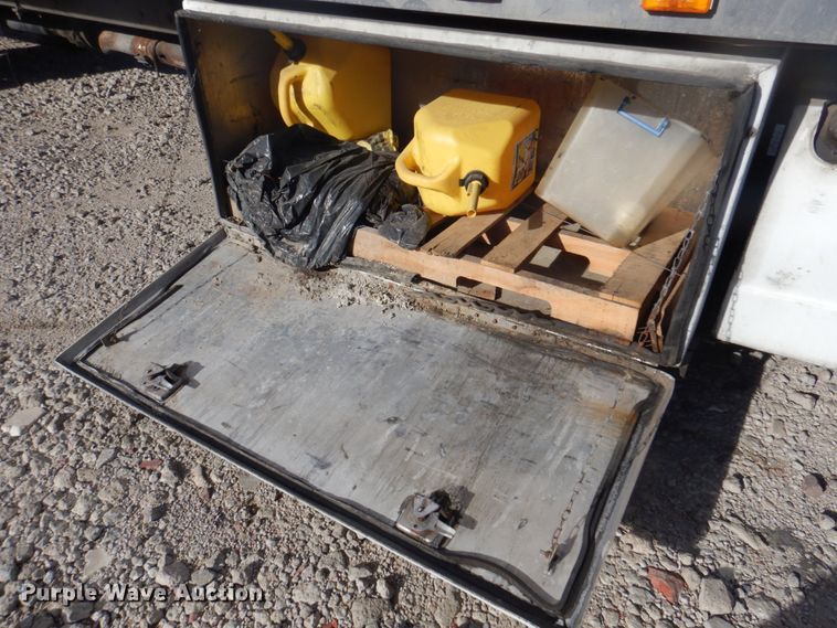 image for item DK8683 2000 Freightliner FL70  box truck