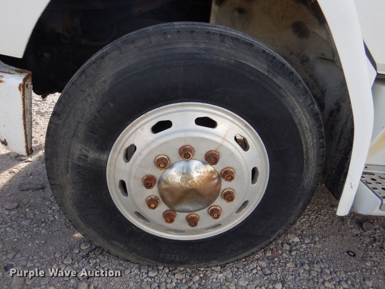 image for item DK8683 2000 Freightliner FL70  box truck