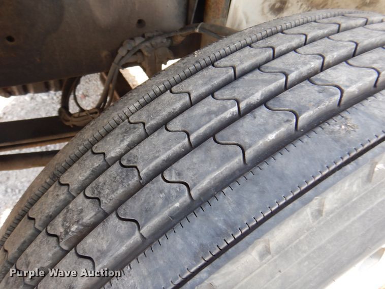 image for item DK8683 2000 Freightliner FL70  box truck