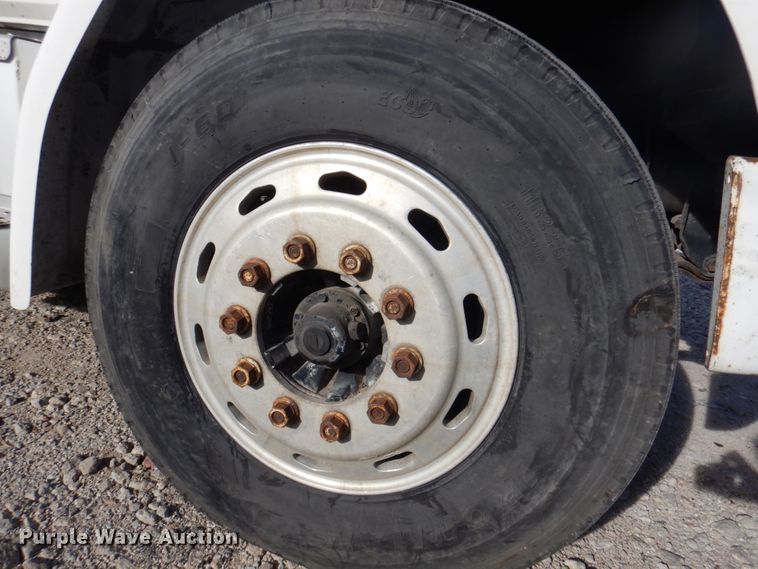 image for item DK8683 2000 Freightliner FL70  box truck