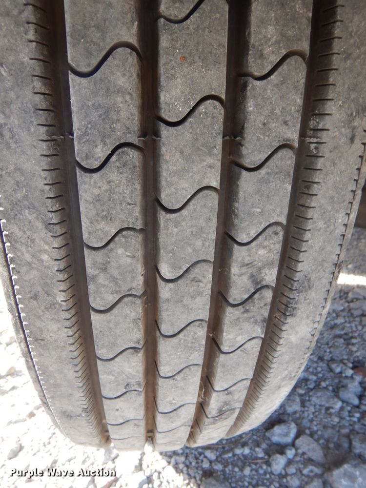 image for item DK8683 2000 Freightliner FL70  box truck