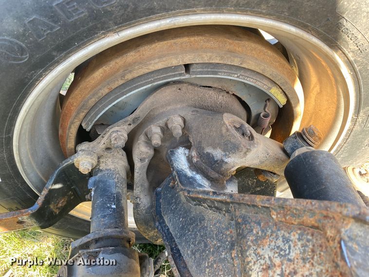 image for item DL6179 Steerable lift axle