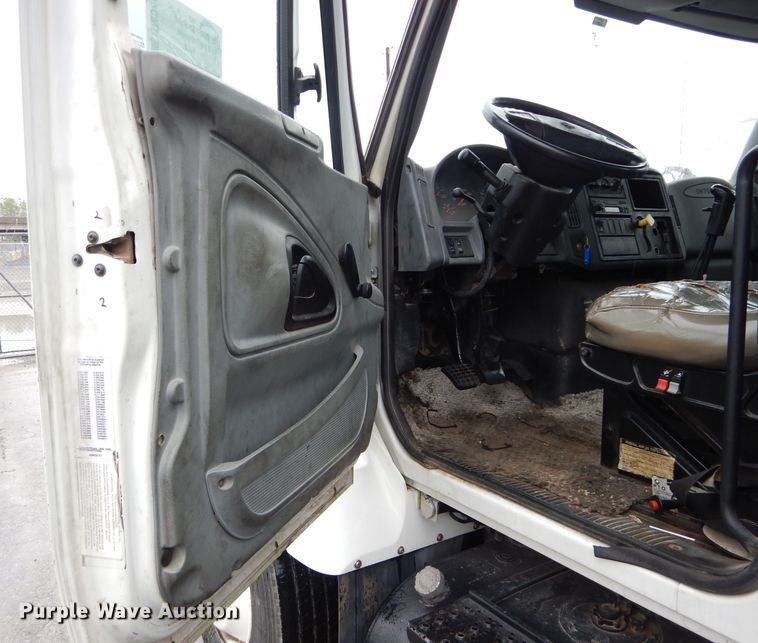 image for item DM0663 2005 International 7500  fuel truck